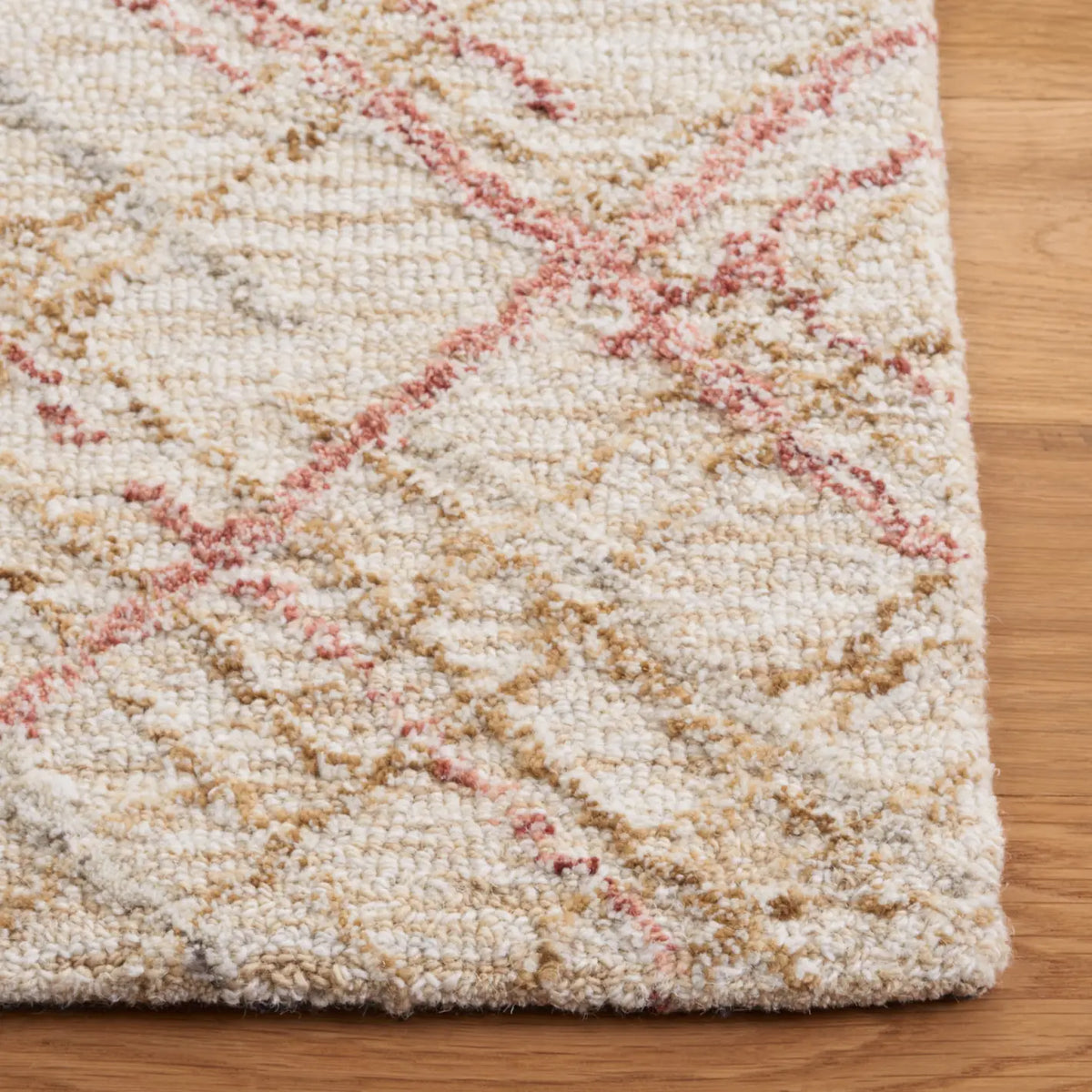 Safavieh Micro-Loop 4'-0" x 6'-0" Rug in Ivory / Red