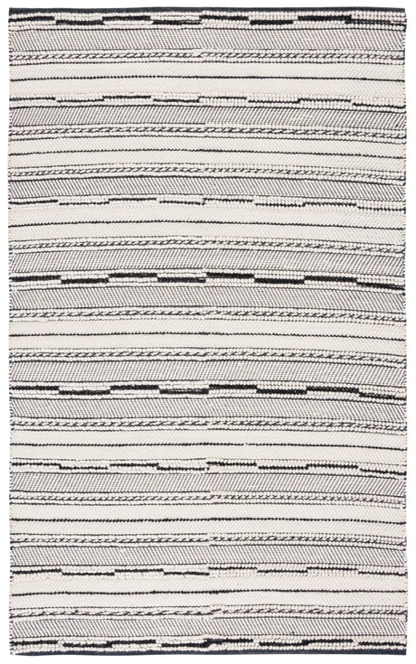 Safavieh Natura 4'-0" x 6'-0" Rug in Black / Ivory