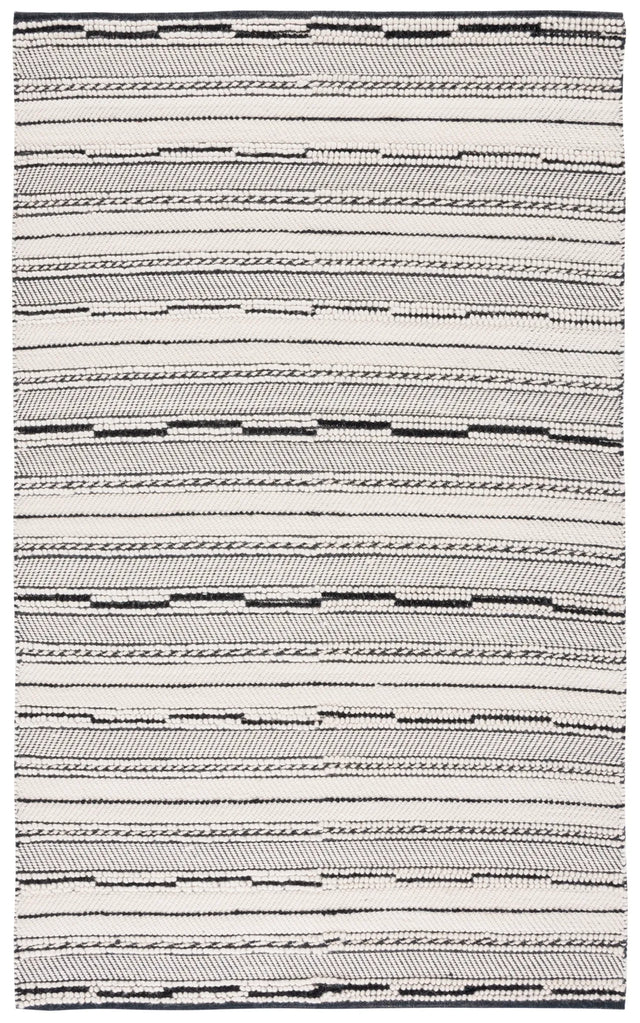 Safavieh Natura 4'-0" x 6'-0" Rug in Black / Ivory