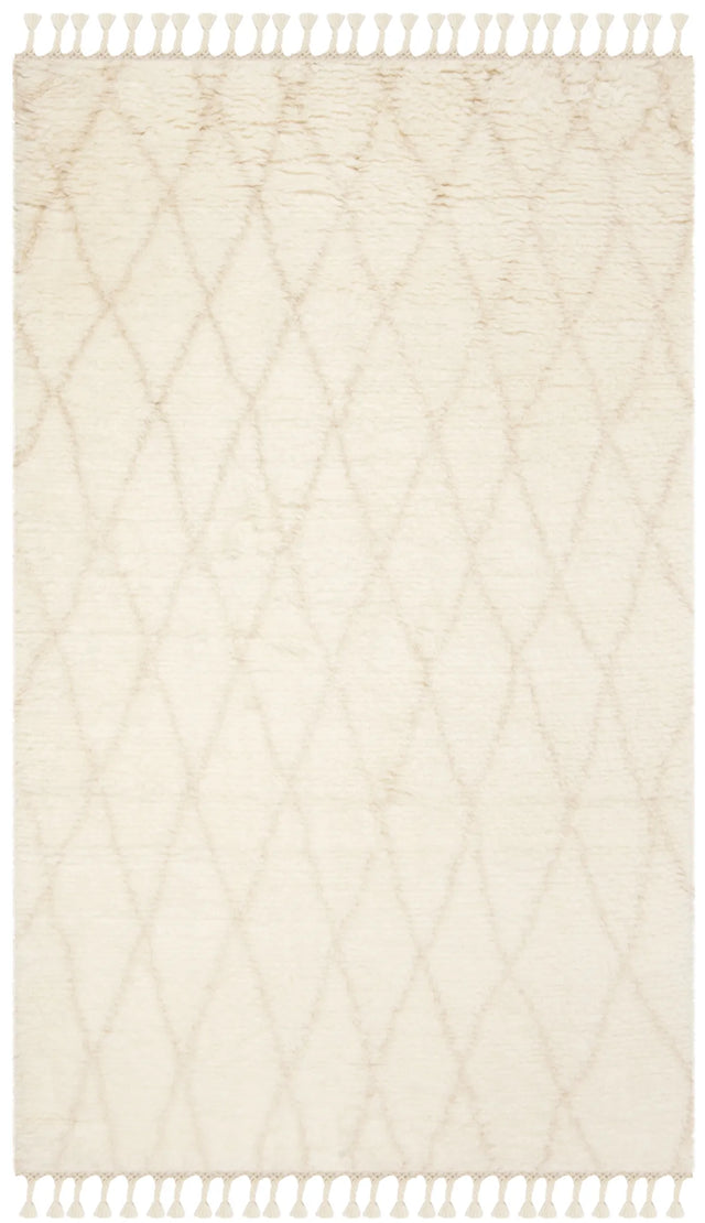 Safavieh Casablanca 5'-0" x 8'-0" Rug in Ivory / Beige