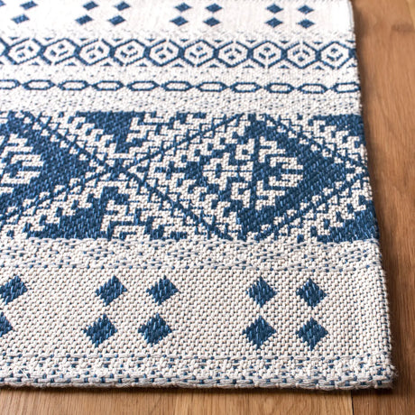 Safavieh Augustine 4'-0" x 6'-0" Rug in Navy / Creme