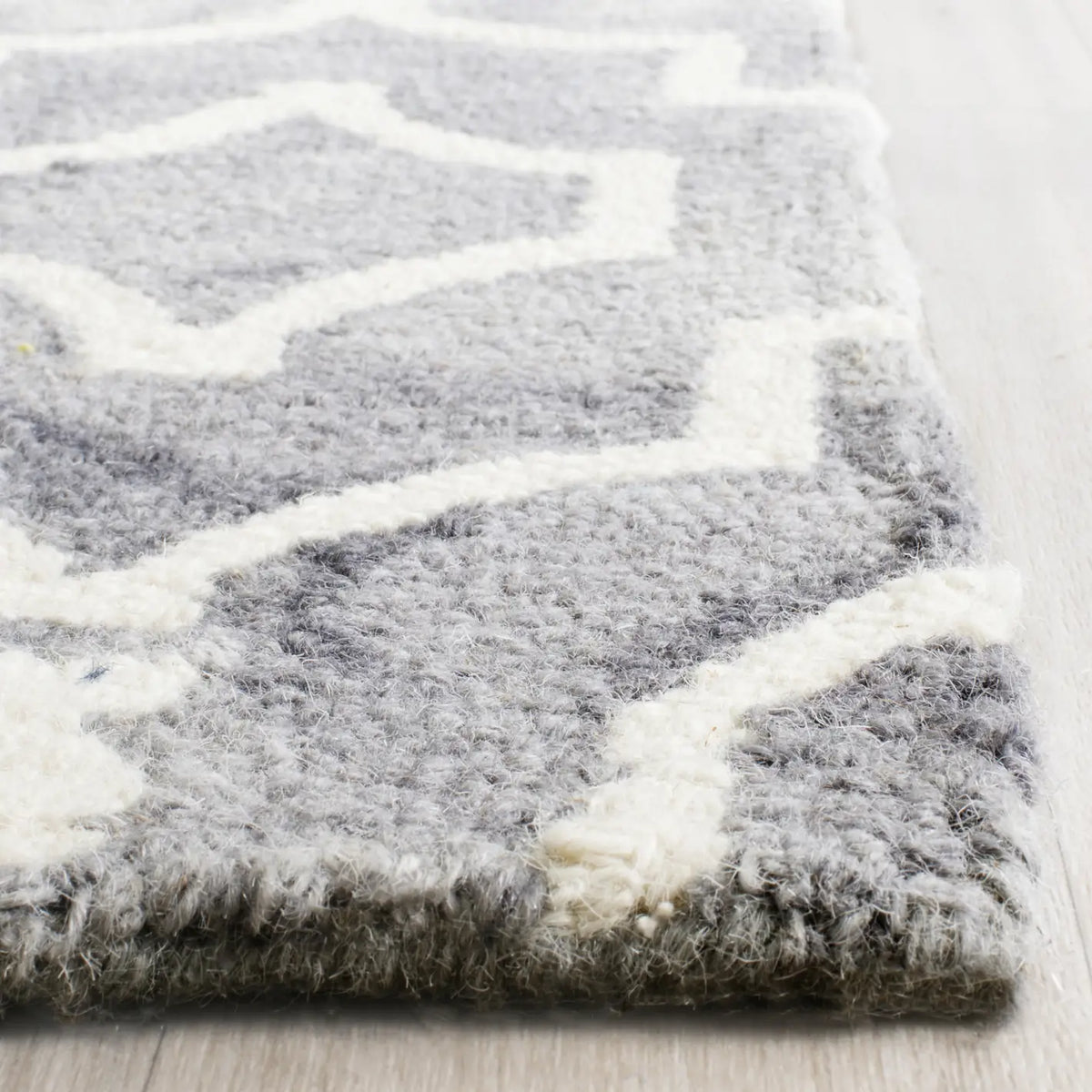 Safavieh Dip Dye 2'-3" x 8'-0" Rug in Grey / Ivory