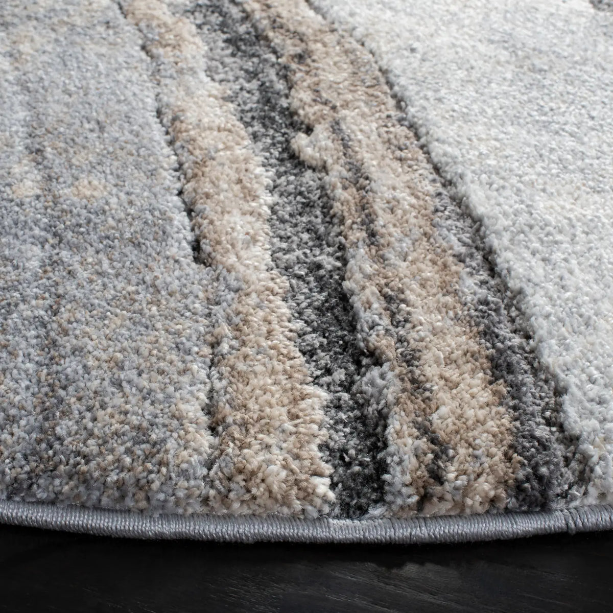 Safavieh Cyrus Shag 6'-7" x 6'-7" Rug in Ivory / Grey