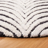 Safavieh Metro 6'-0" x 6'-0" Rug in Black / Beige