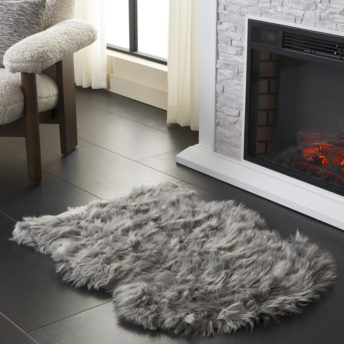Safavieh Faux Sheep Skin 2'-0" x 3'-0" Rug in Grey