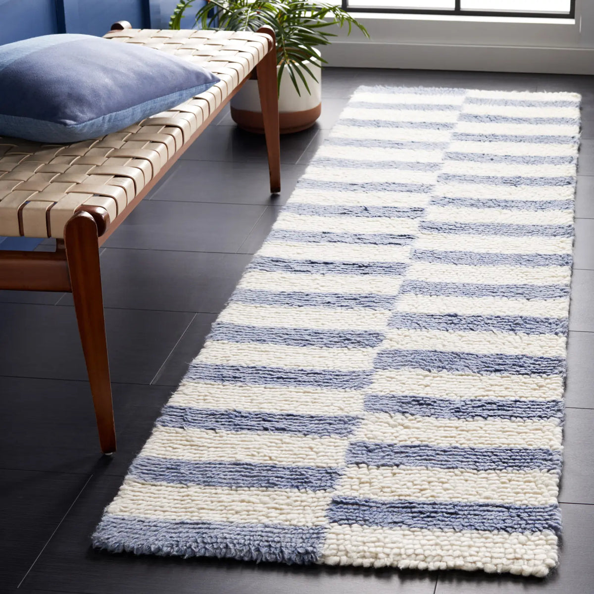 Safavieh Vermont 2'-3" x 8'-0" Rug in Ivory / Blue