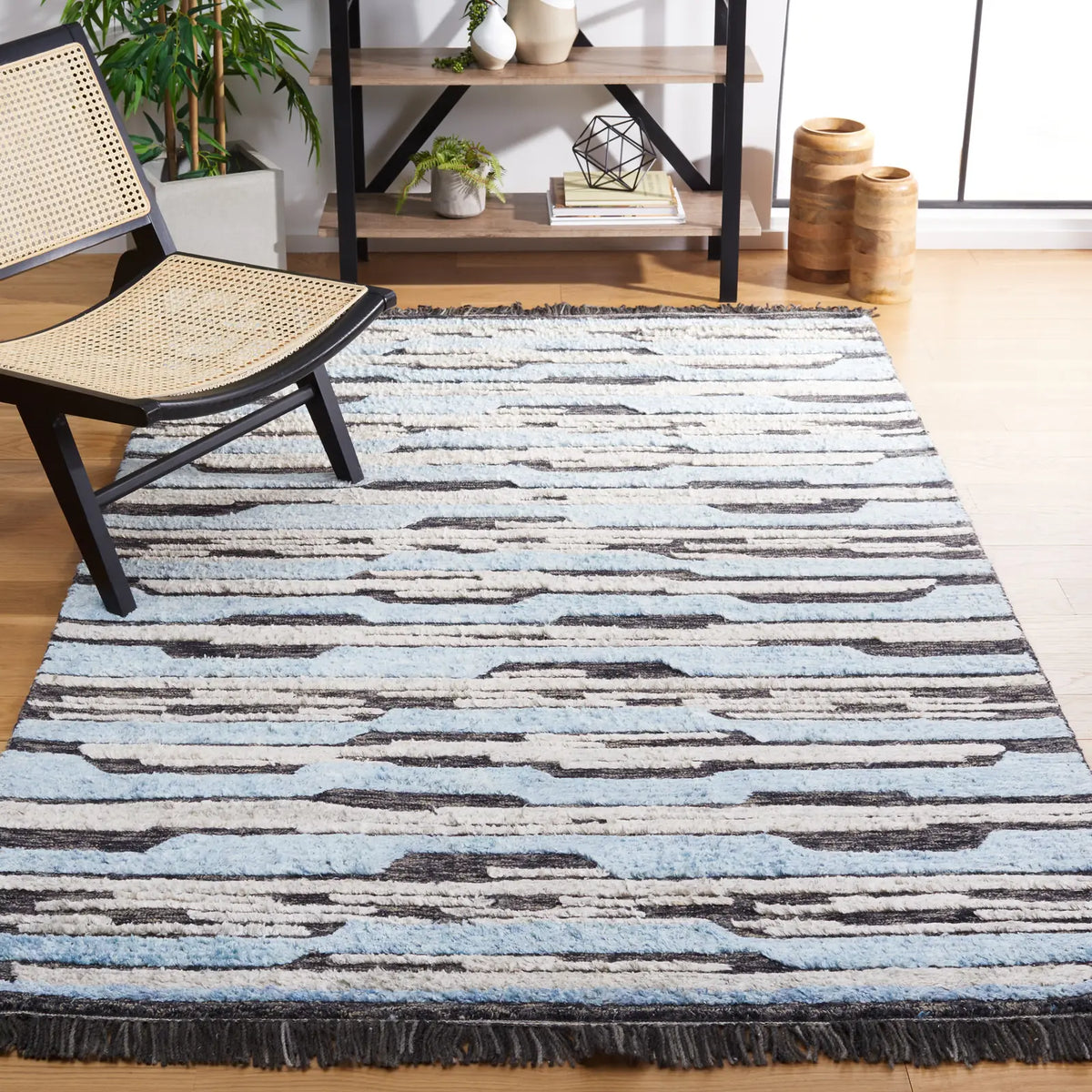 Safavieh Kenya 4'-0" x 6'-0" Rug in Charcoal / Blue