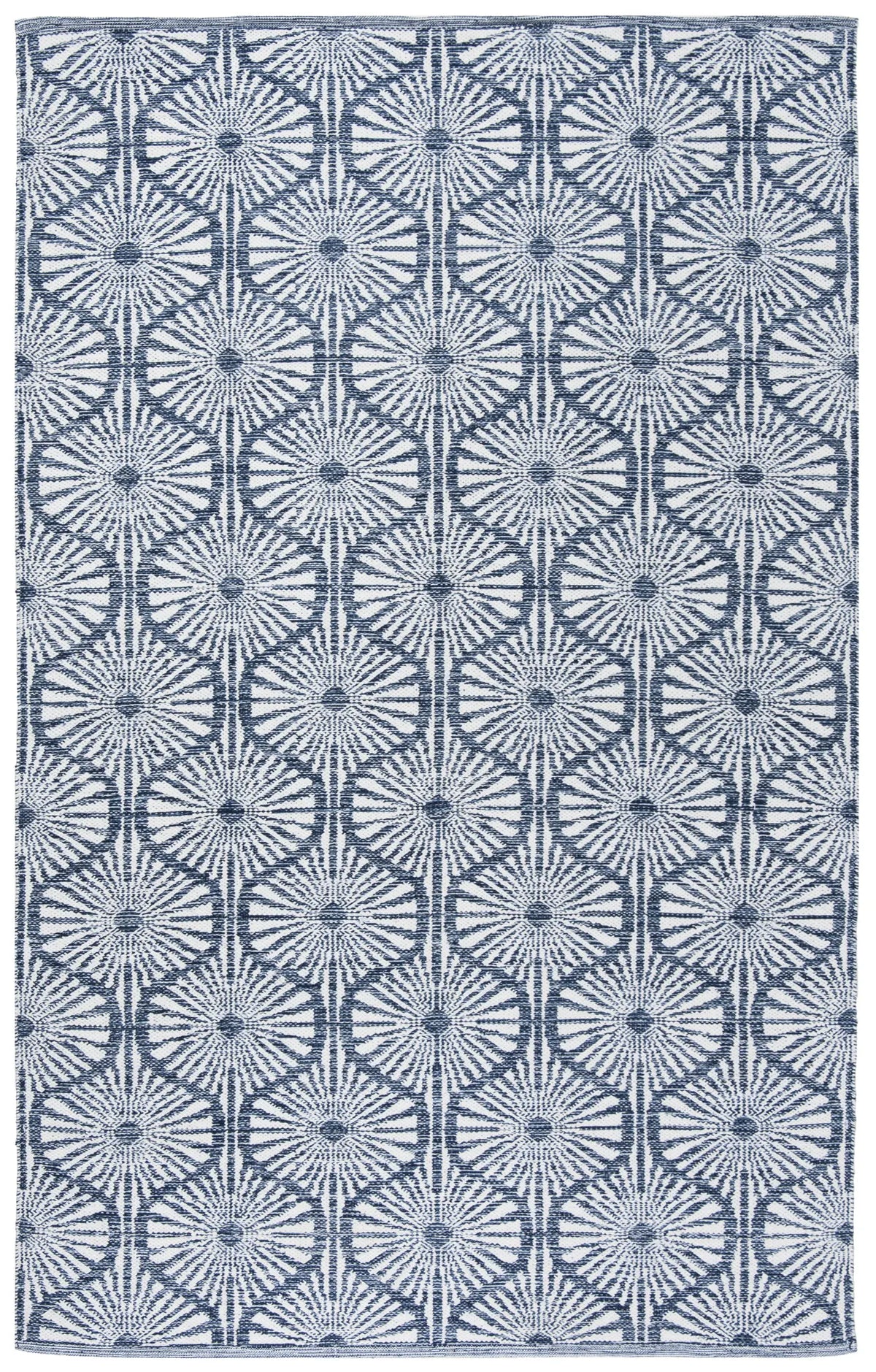 Safavieh Montauk 5'-0" x 8'-0" Rug in Navy / Ivory