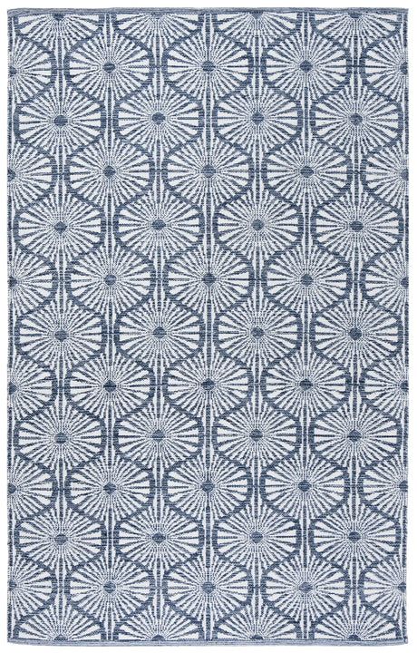 Safavieh Montauk 5'-0" x 8'-0" Rug in Navy / Ivory