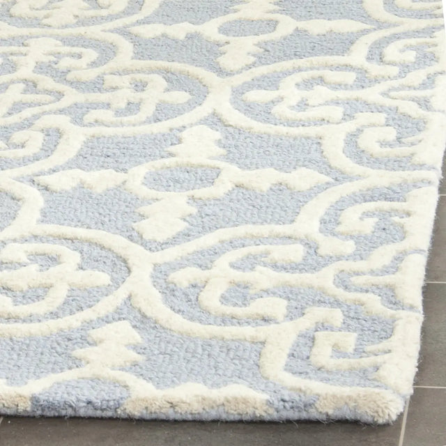 Safavieh Cambridge 5'-0" x 8'-0" Rug in Light Blue / Ivory