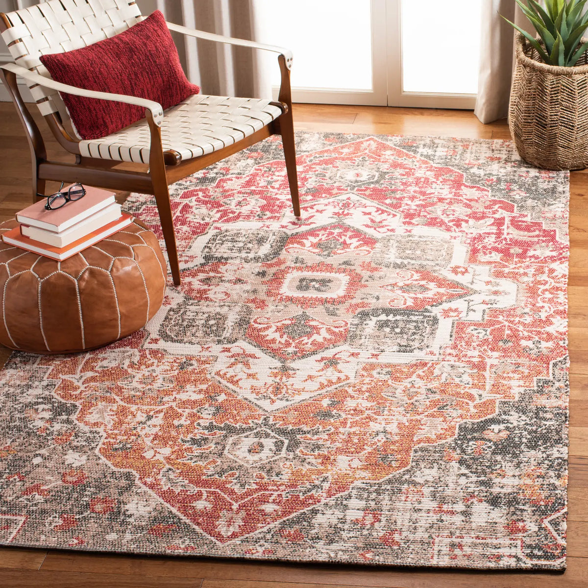 Safavieh Saffron 4'-0" x 6'-0" Rug in Beige / Red
