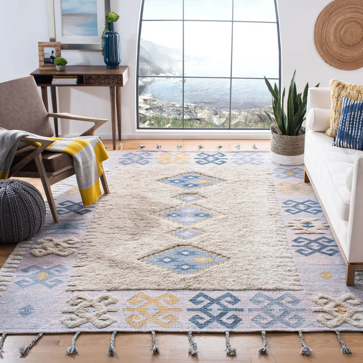 Safavieh Saffron 8'-0" x 10'-0" Rug in Beige / Blue