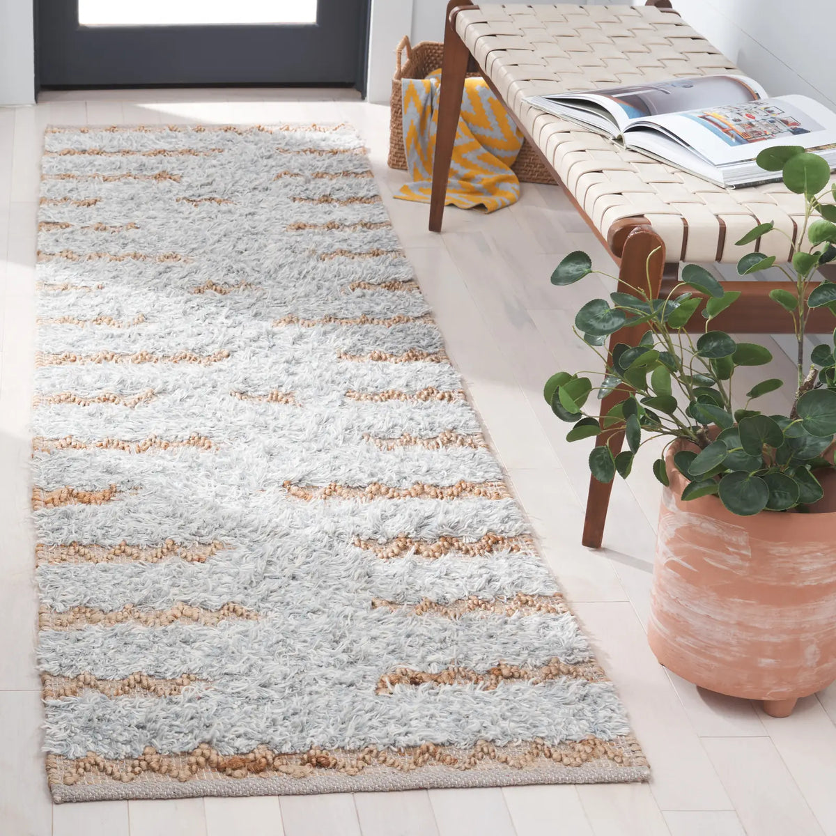 Safavieh Natura 2'-3" x 8'-0" Rug in Grey / Natural