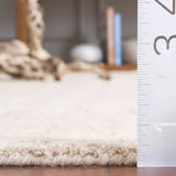 Safavieh Ebony 4'-0" x 6'-0" Rug in Beige