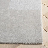 Safavieh Fifth Avenue 4'-0" x 6'-0" Rug in Grey