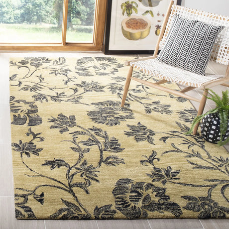 Safavieh Soho 3'-6" x 5'-6" Rug in Gold / Black