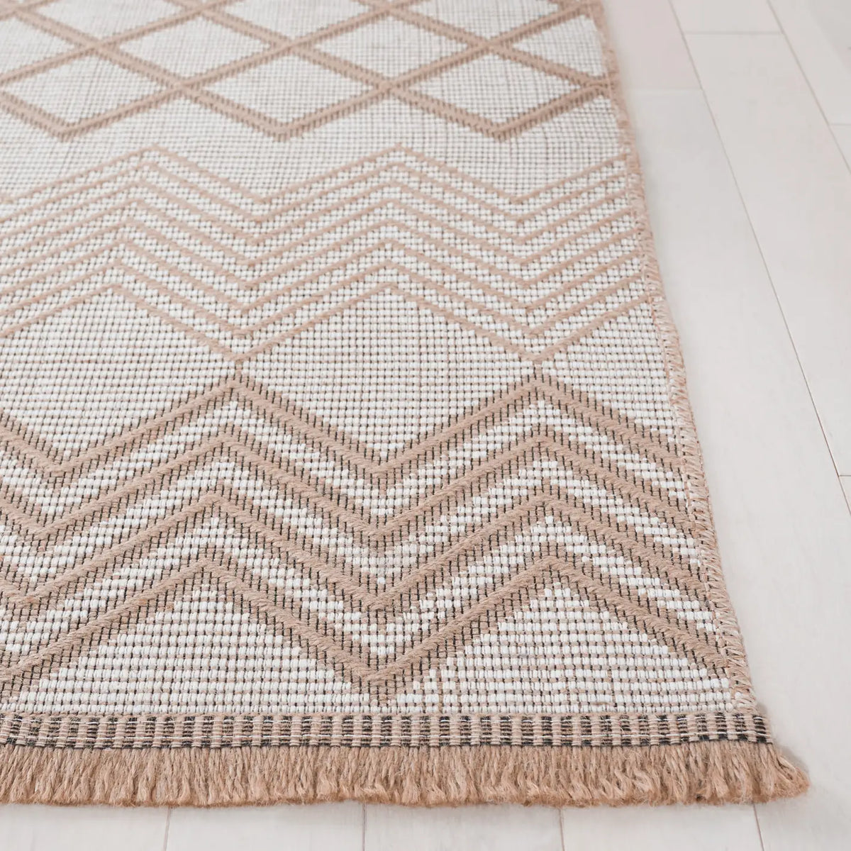 Safavieh Aspect 4'-0" x 6'-0" Rug in Ivory / Natural
