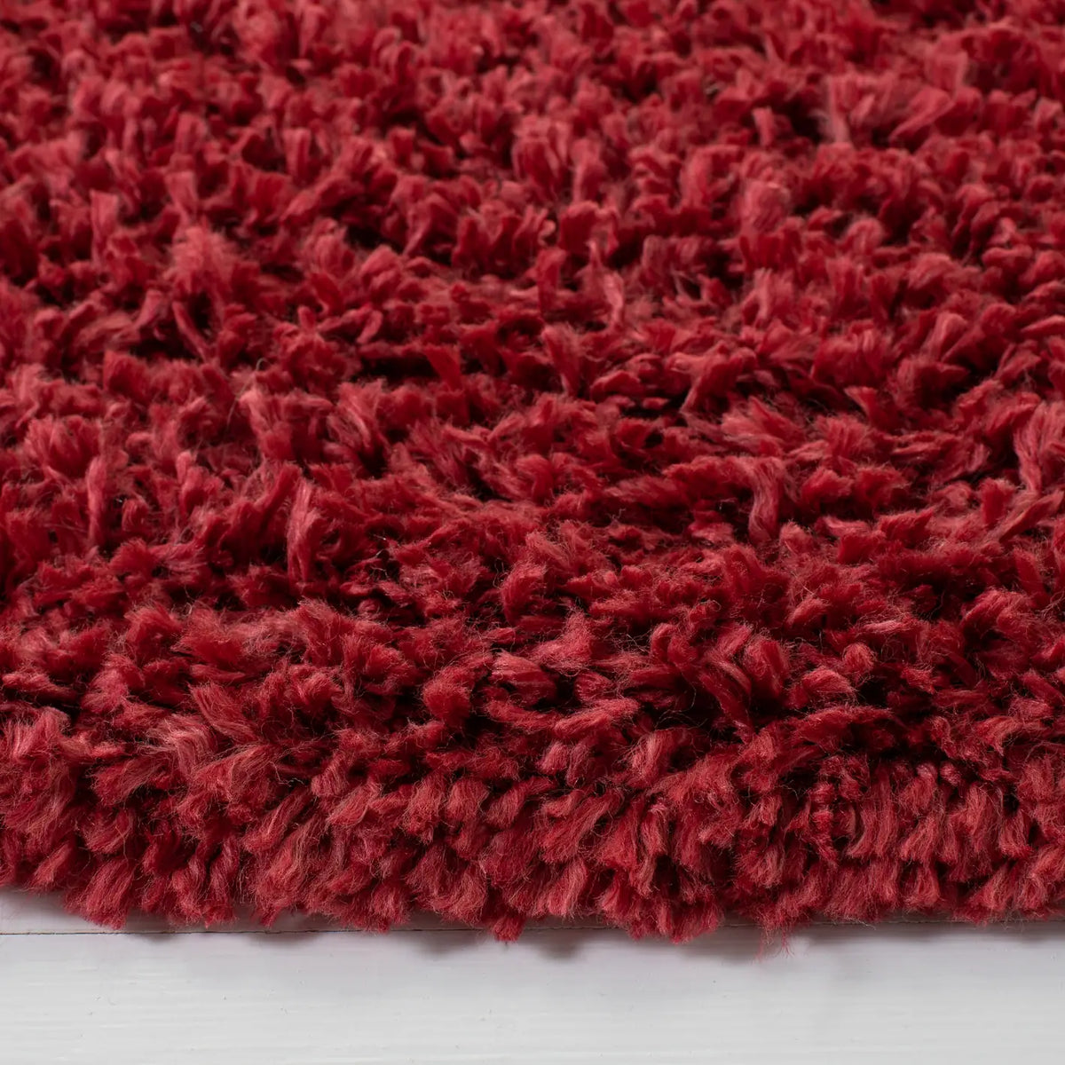 Safavieh August Shag 6'-7" x 6'-7" Rug in Red