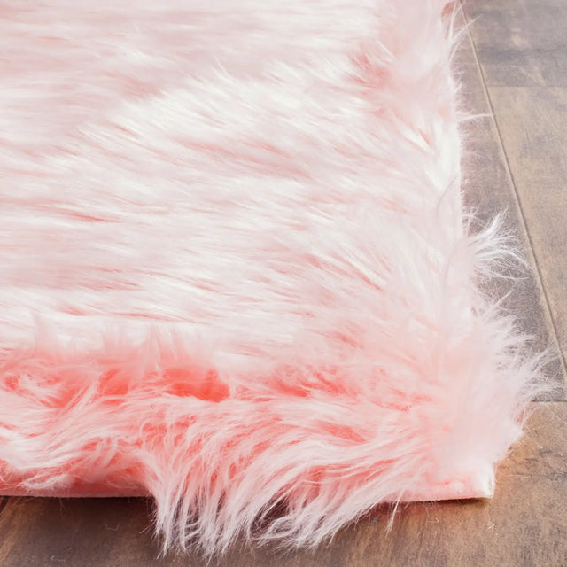 Safavieh Faux Sheep Skin 3'-0" x 5'-0" Rug in Pink