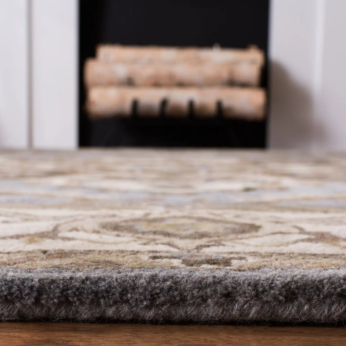 Safavieh Royalty 6'-0" x 9'-0" Rug in Light Blue / Beige