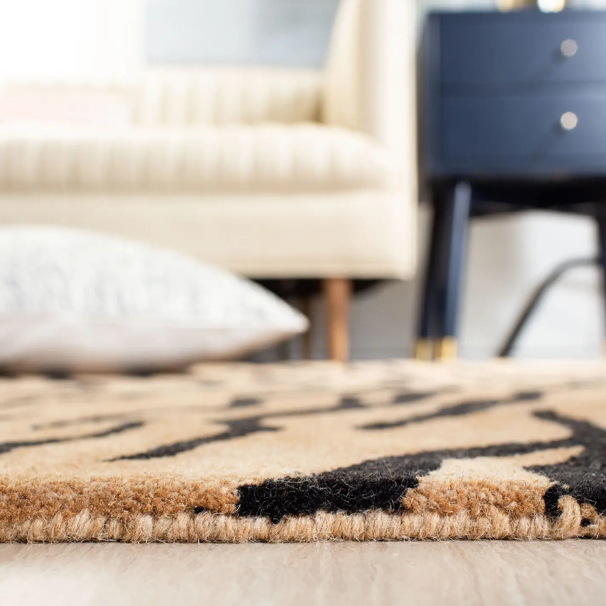 Safavieh Soho 3'-6" x 5'-6" Rug in Gold / Black