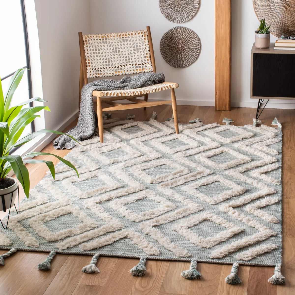 Safavieh Kenya 4'-0" x 6'-0" Rug in Aqua / Ivory