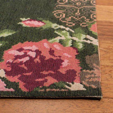Safavieh Classic Vintage 5'-0" x 8'-0" Rug in Green / Red