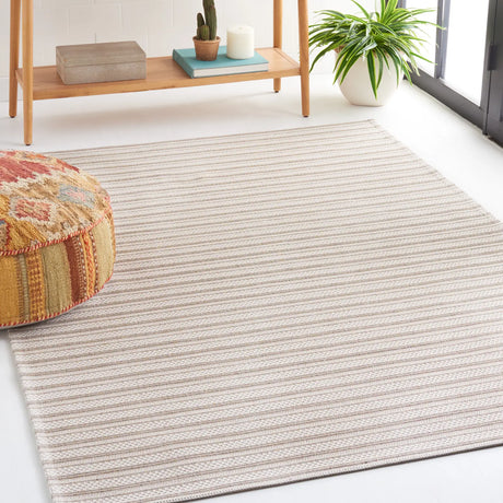 Safavieh Martha Stewart 5'-0" x 7'-0" Rug in Taupe / Cream