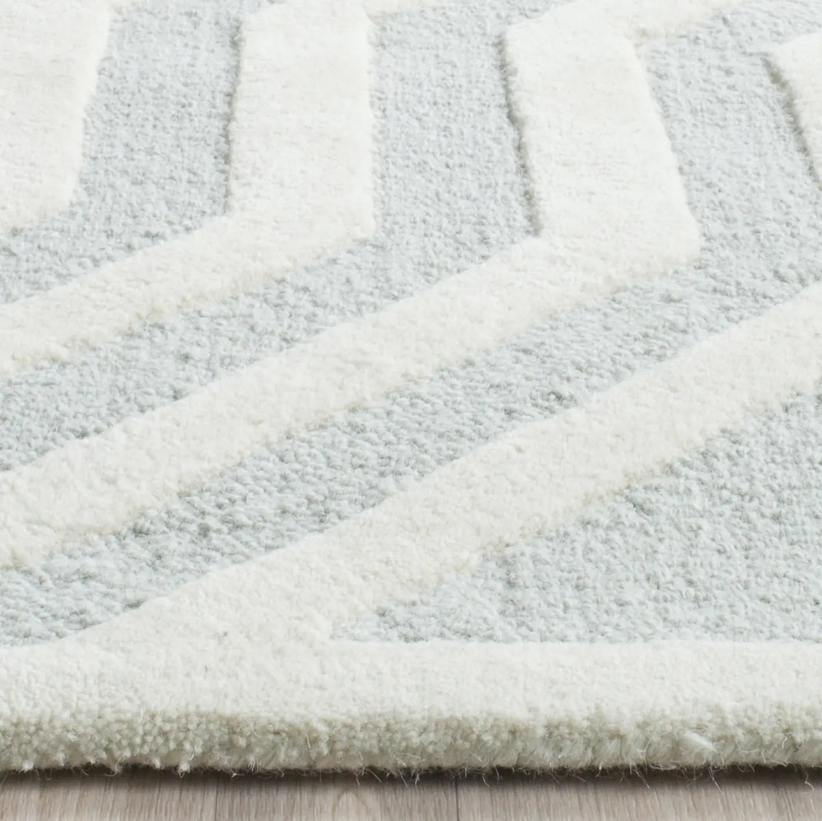 Safavieh Cambridge 8'-0" x 10'-0" Rug in Grey / Ivory
