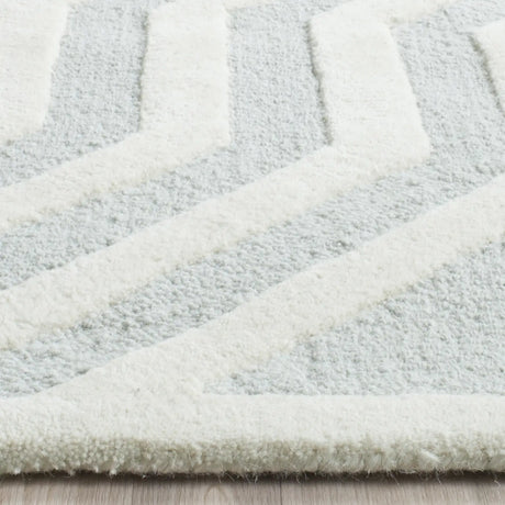 Safavieh Cambridge 8'-0" x 10'-0" Rug in Grey / Ivory