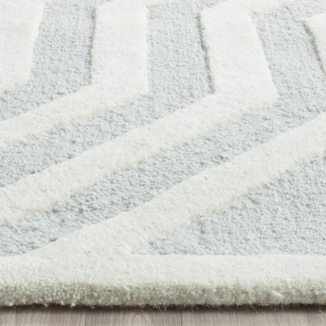 Safavieh Cambridge 8'-0" x 10'-0" Rug in Grey / Ivory