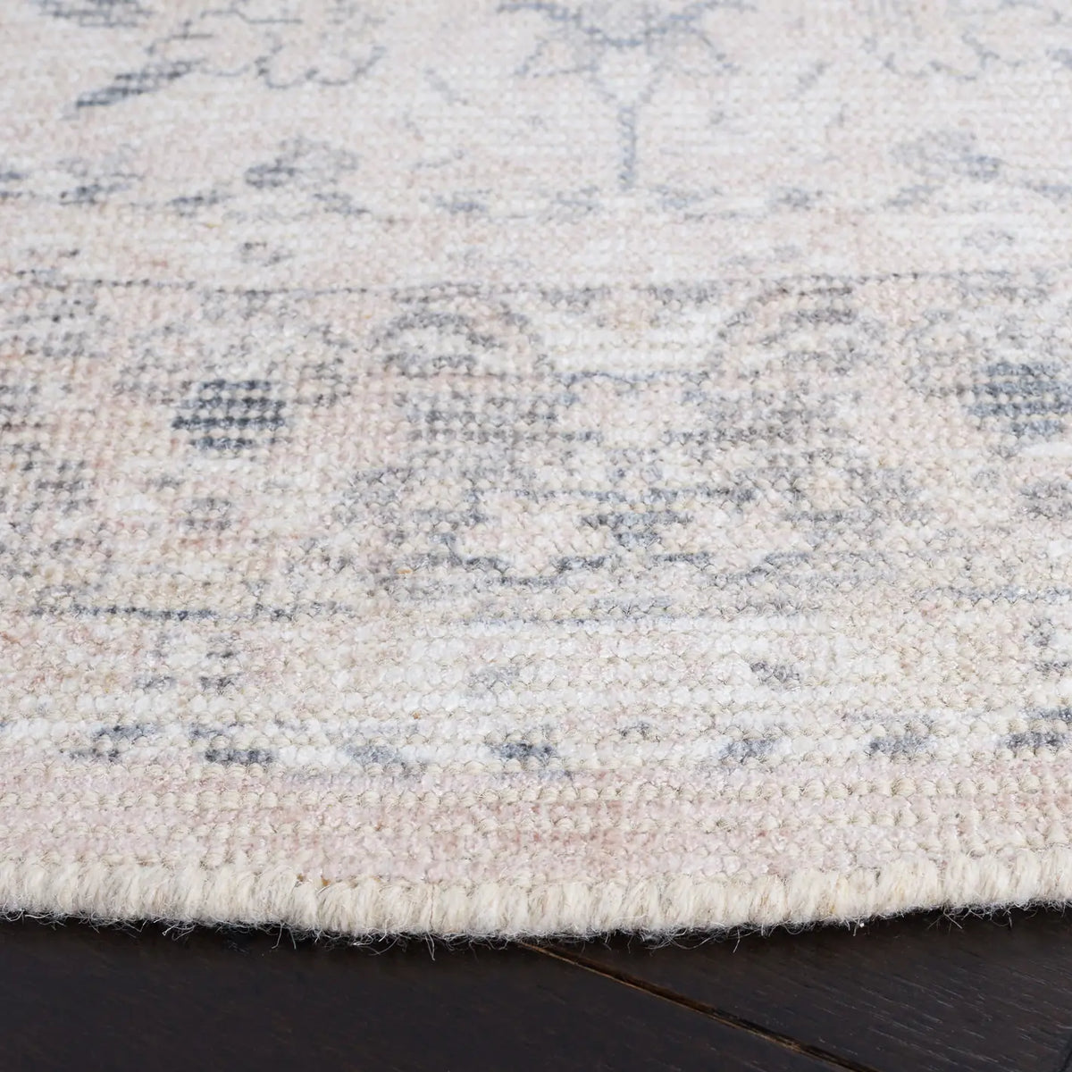 Safavieh Restoration Vintage 6'-0" x 6'-0" Rug in Grey / Ivory