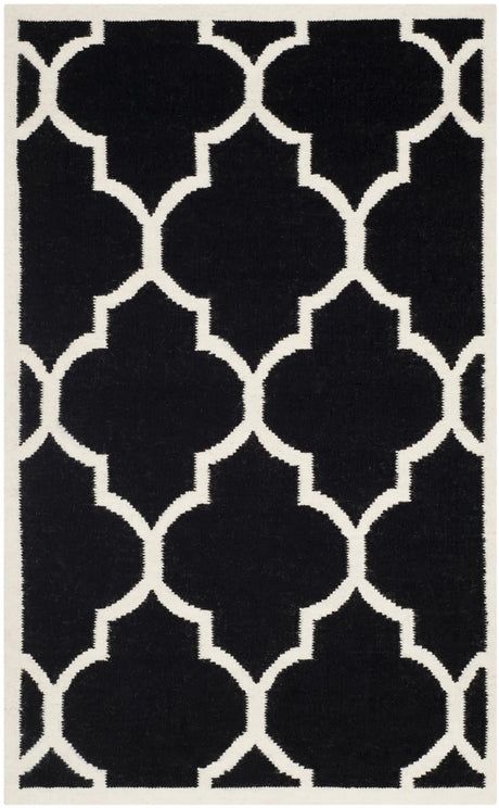 Safavieh Dhurries 3'-0" x 5'-0" Rug in Black / Ivory