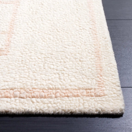 Safavieh Fifth Avenue 4'-0" x 6'-0" Rug in Ivory / Pink