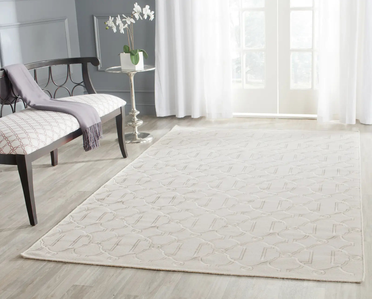 Safavieh Dhurries 4'-0" x 6'-0" Rug in Beige