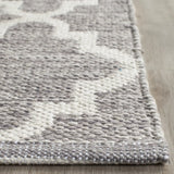 Safavieh Montauk 5'-0" x 7'-0" Rug in Grey / Ivory