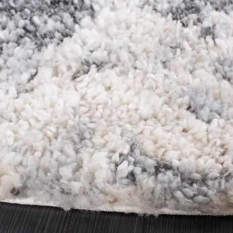 Safavieh Berber Shag 6'-7" x 6'-7" Rug in Ivory / Grey