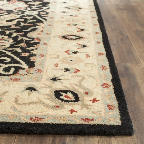 Safavieh Antiquity 4'-0" x 6'-0" Rug in Black