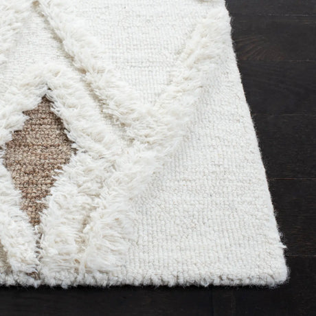Safavieh Casablanca 4'-0" x 6'-0" Rug in Ivory / Brown