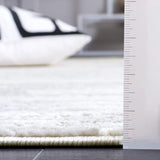 Safavieh Hanna 4'-0" x 6'-0" Rug in Grey / Ivory