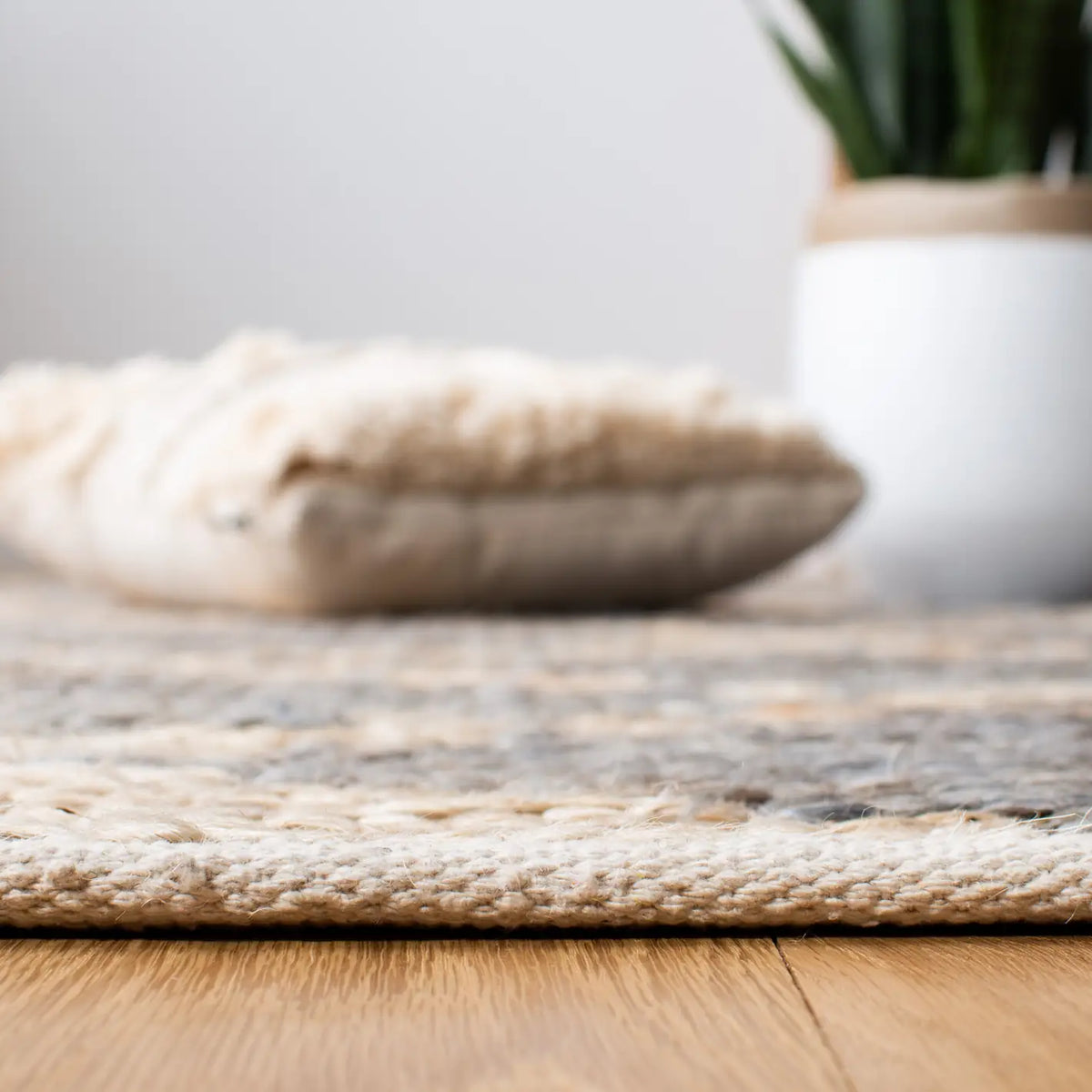 Safavieh Kilim 4'-0" x 6'-0" Rug in Natural / Grey