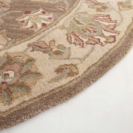 Safavieh Heritage 4'-6" x 6'-6" Rug in Brown / Ivory