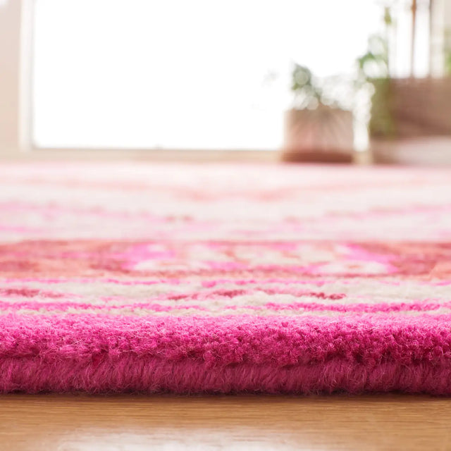 Safavieh Bellagio 5'-0" x 8'-0" Rug in Red Pink / Ivory