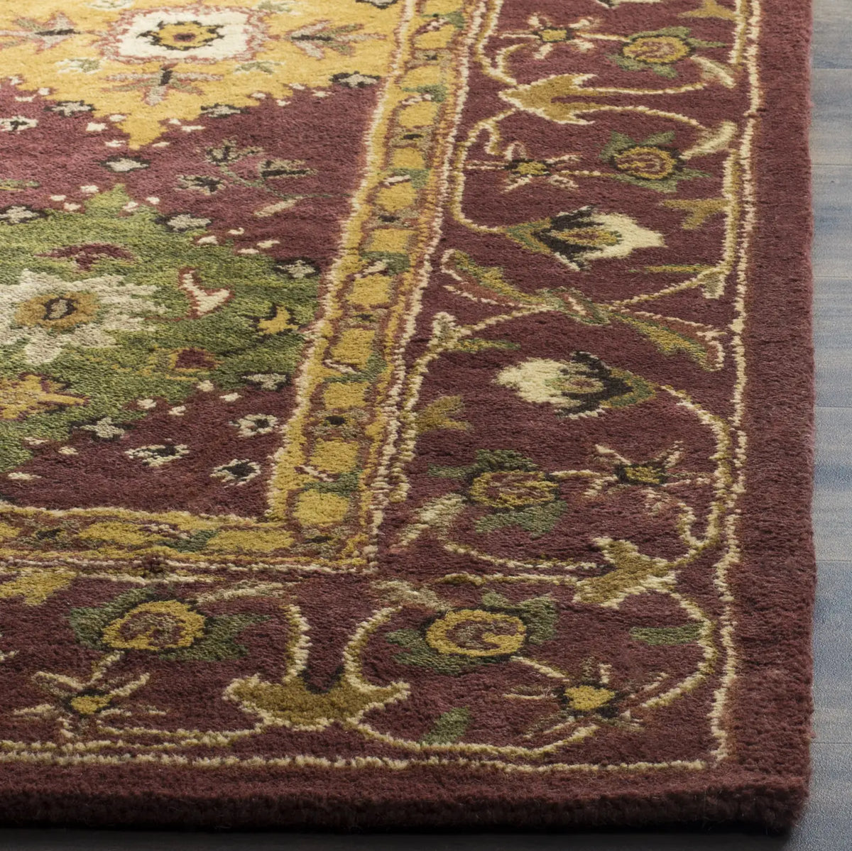 Safavieh Antiquity 6'-0" x 9'-0" Rug in Wine