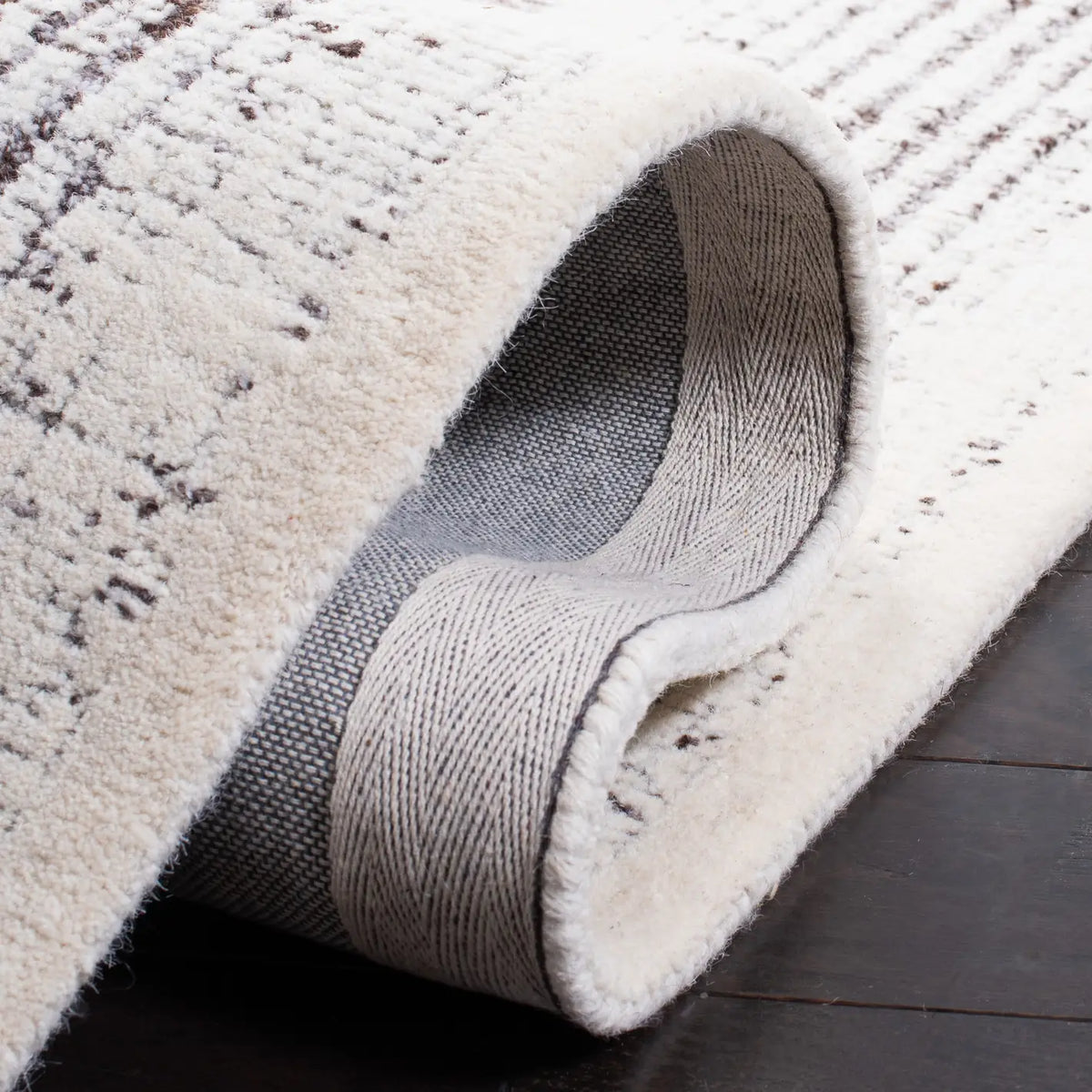 Safavieh Metro 4'-0" x 6'-0" Rug in Grey / Ivory