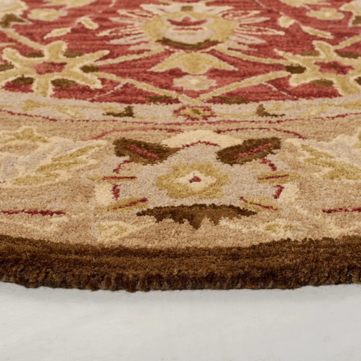 Safavieh Antiquity 6'-0" x 6'-0" Rug in Red / Beige