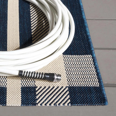 Safavieh Courtyard 4'-0" x 5'-7" Rug in Navy / Beige