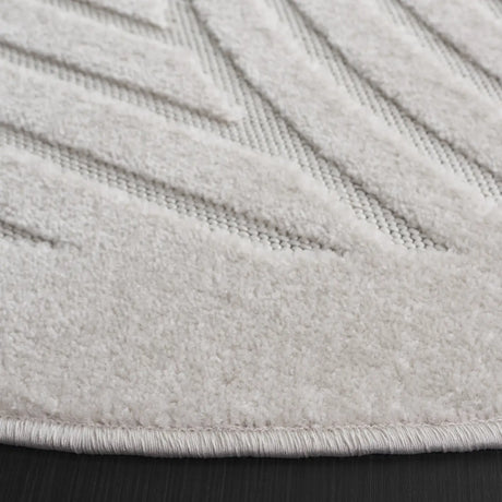 Safavieh Stella 6'-7" x 6'-7" Rug in Ivory