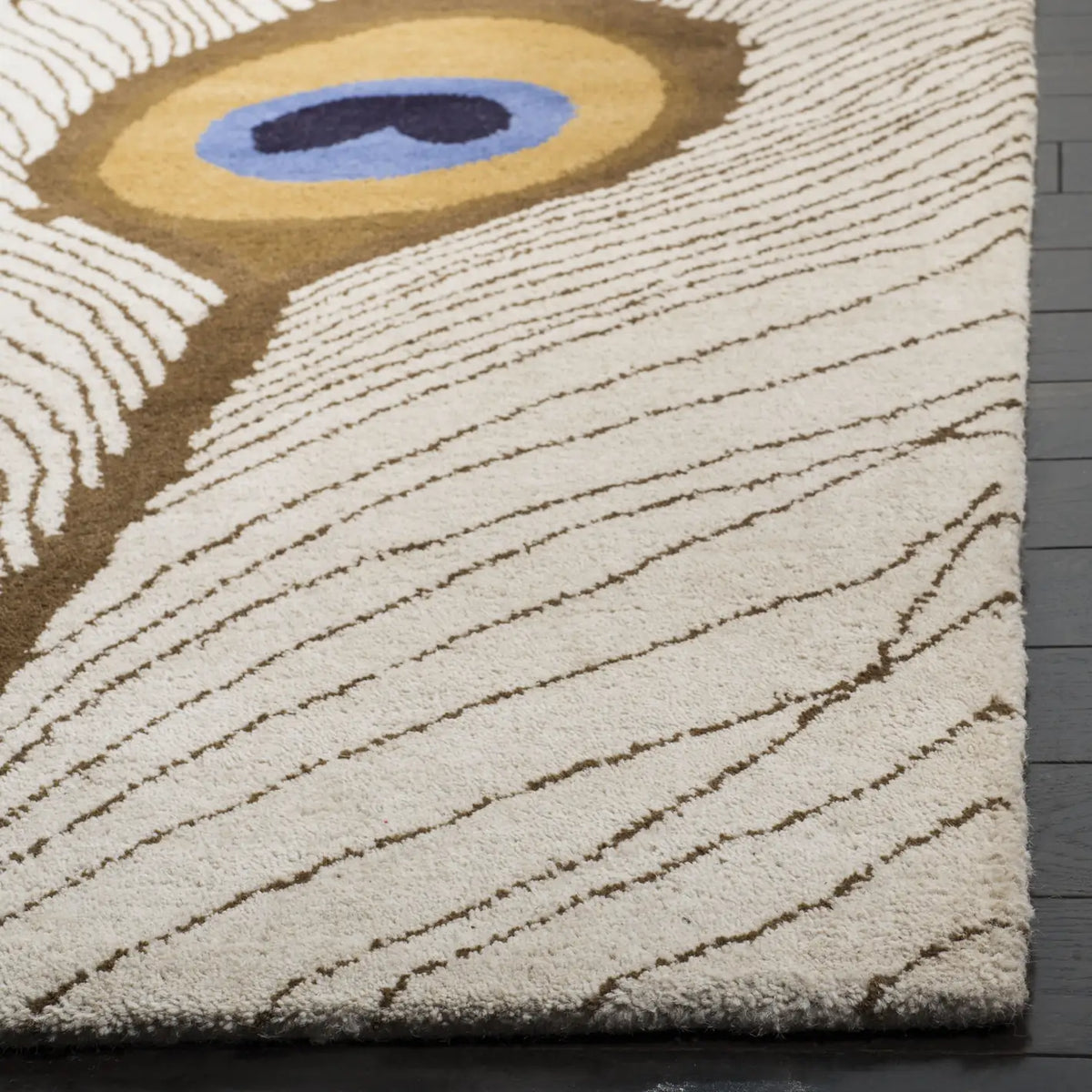 Safavieh Soho 3'-6" x 5'-6" Rug in Beige / Brown