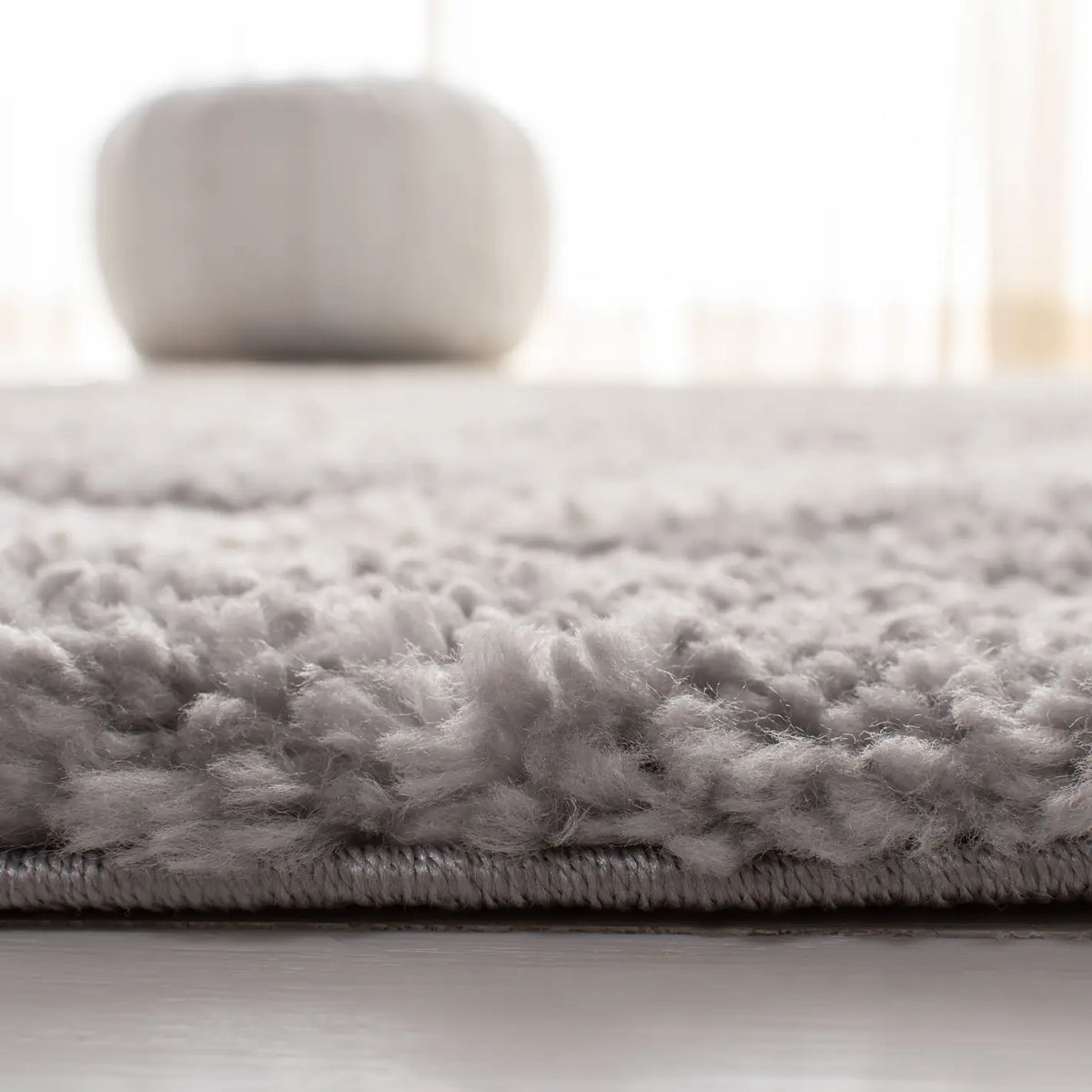 Safavieh Parma Shag 4'-0" x 6'-0" Rug in Grey / Cream